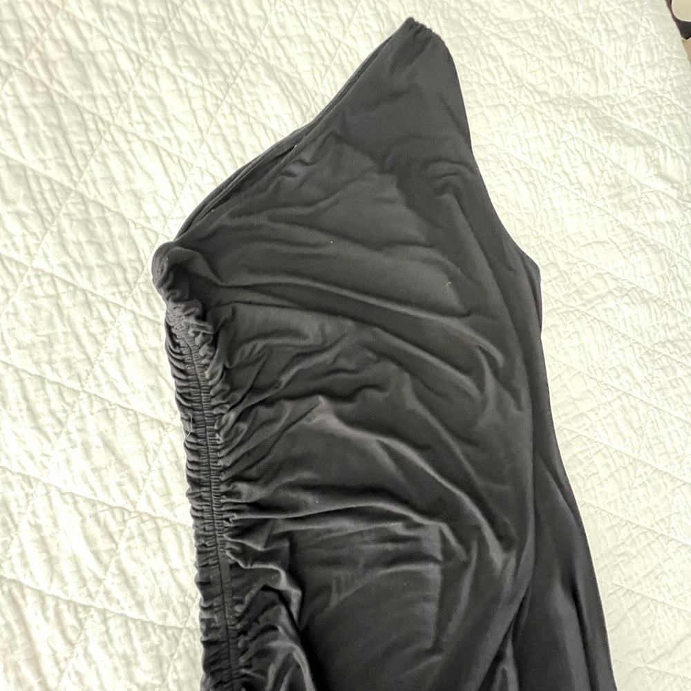 Asymmetrical black dress - Picture 2 of 5
